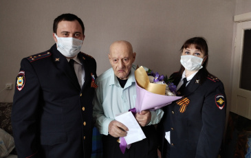 Полицейские Советского района посетили своего ветерана Великой Отечественной войны.